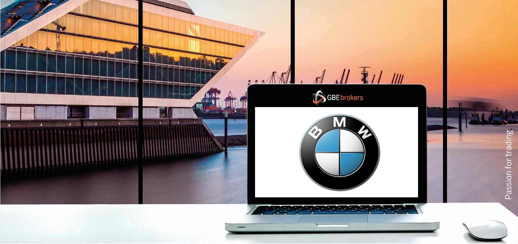 BMW Monitor klein mit hafen background